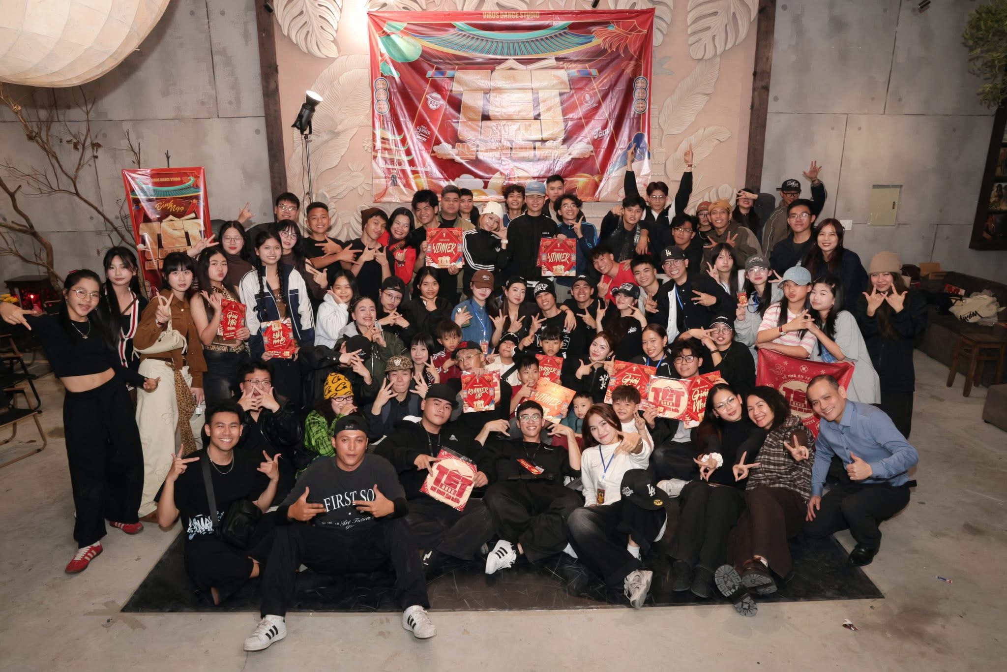 Về Nhà Ăn Tết 2026